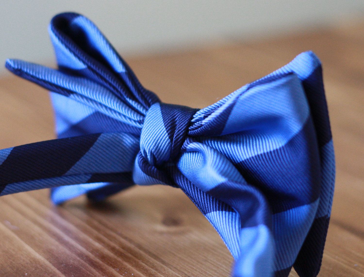 Bow tie PDF Sewing Pattern  - Upcycled from Necktie - Bowtie Pattern