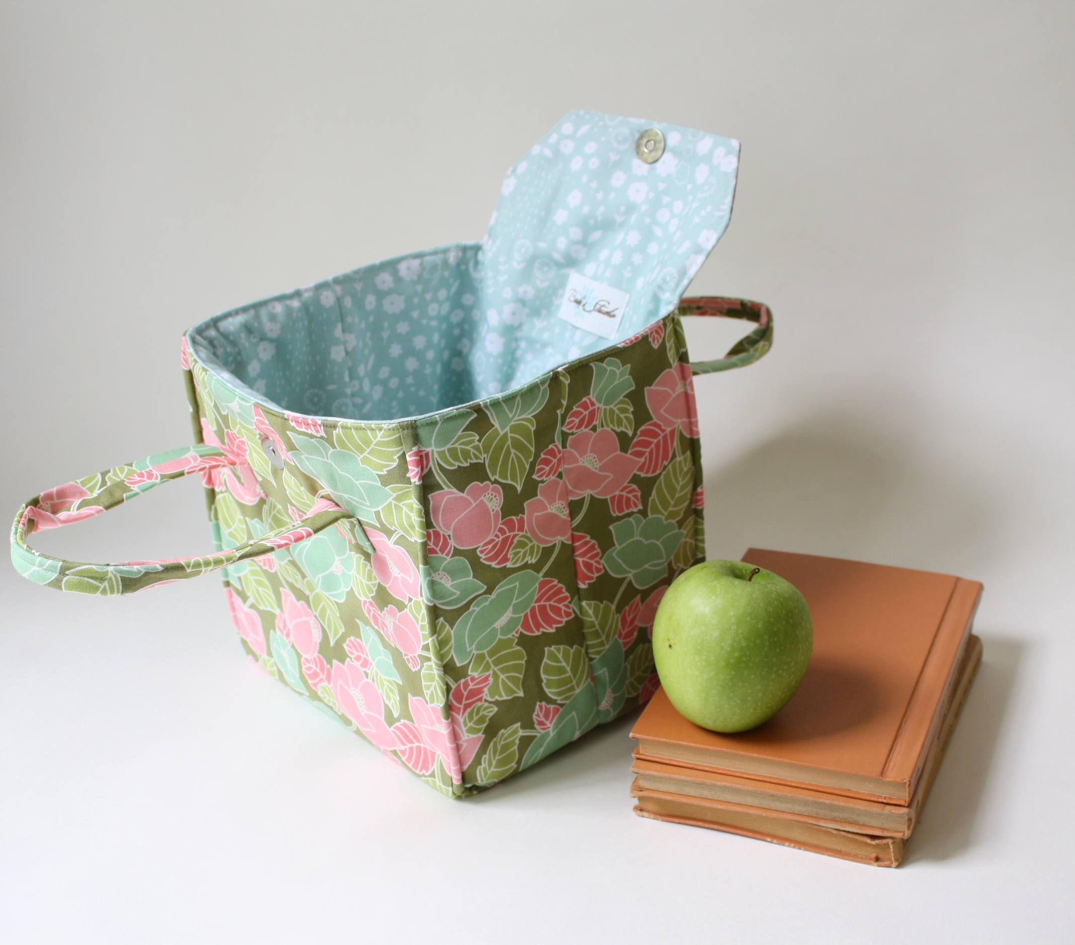 Insulated Lunch Bag in Summer Floral - Insulated Lunch Tote - Bento Box Carrier - Ready to Ship