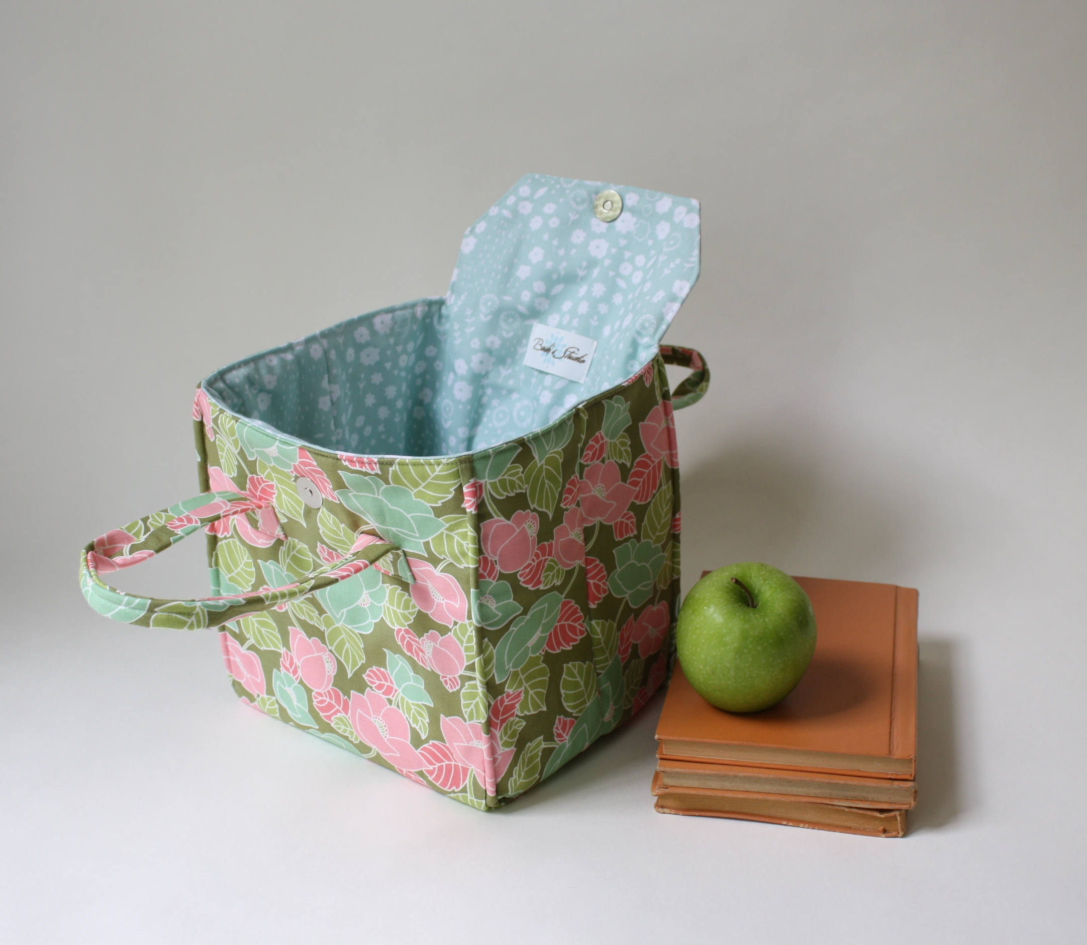 Insulated Lunch Bag in Summer Floral - Insulated Lunch Tote - Bento Box Carrier - Ready to Ship